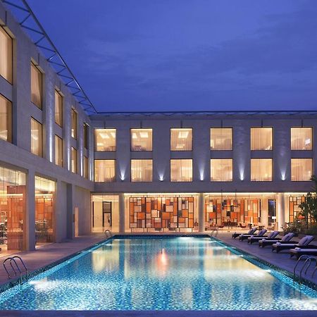 Hotel Courtyard By Marriott Kochi Airport Nedumbassery Exteriér fotografie The hotel's pool