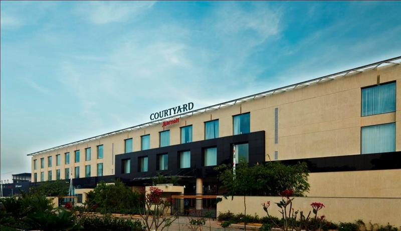 Hotel Courtyard By Marriott Kochi Airport Nedumbassery Exteriér fotografie Country Yard Hotel