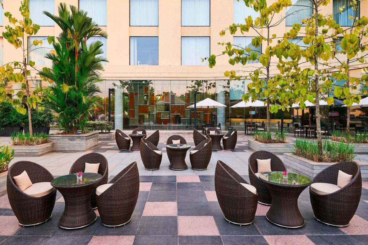 Hotel Courtyard By Marriott Kochi Airport Nedumbassery Exteriér fotografie The hotel's courtyard
