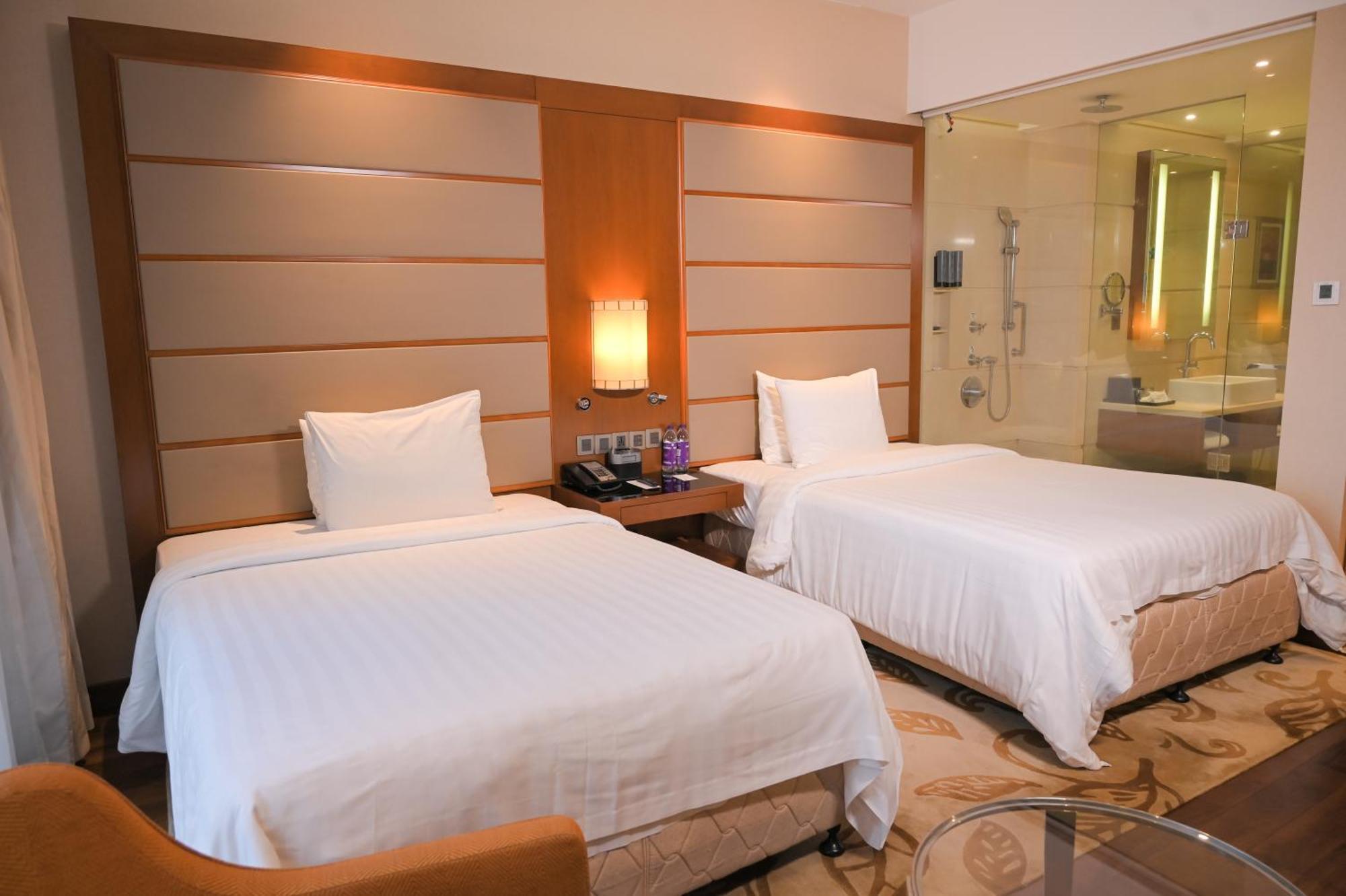 Hotel Courtyard By Marriott Kochi Airport Nedumbassery Exteriér fotografie A room at the hotel