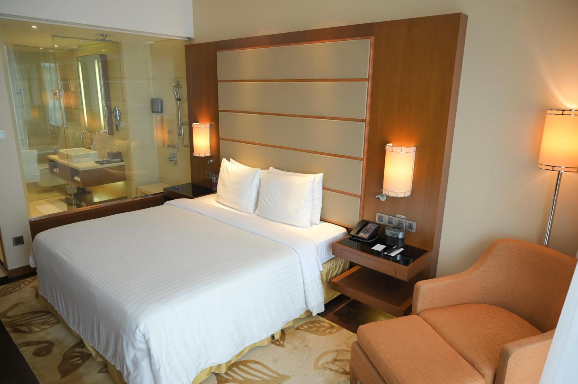 Hotel Courtyard By Marriott Kochi Airport Nedumbassery Exteriér fotografie A room at the hotel