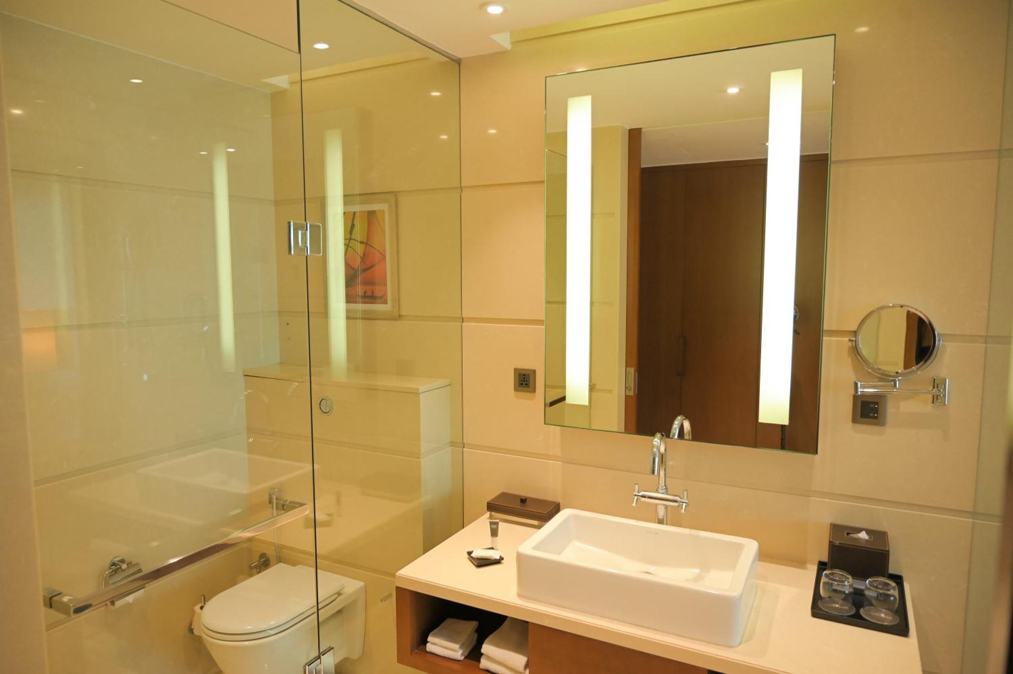 Hotel Courtyard By Marriott Kochi Airport Nedumbassery Exteriér fotografie Bathroom
