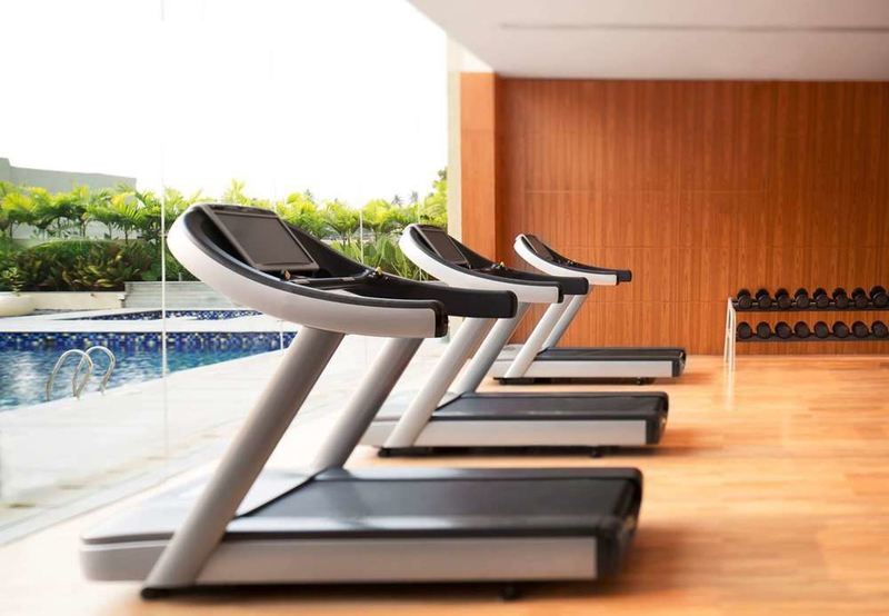 Hotel Courtyard By Marriott Kochi Airport Nedumbassery Exteriér fotografie Treadmills at a gym