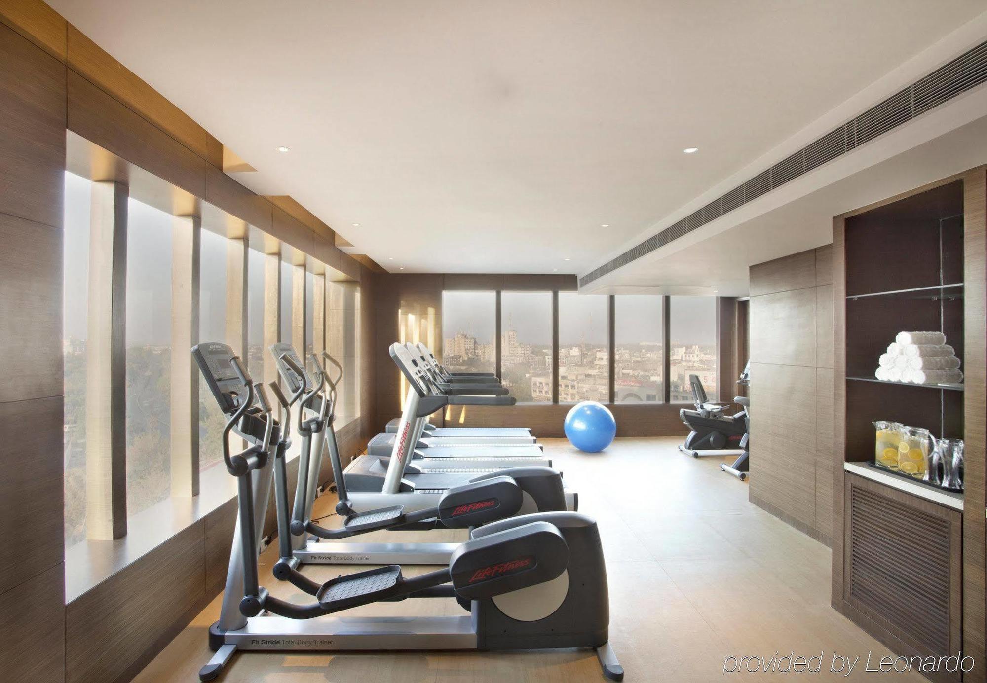 Hotel Courtyard By Marriott Kochi Airport Nedumbassery Exteriér fotografie The gym at the hotel