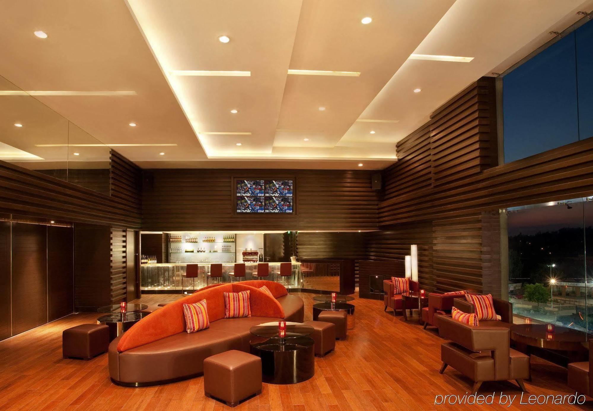 Hotel Courtyard By Marriott Kochi Airport Nedumbassery Exteriér fotografie The lounge at the airport