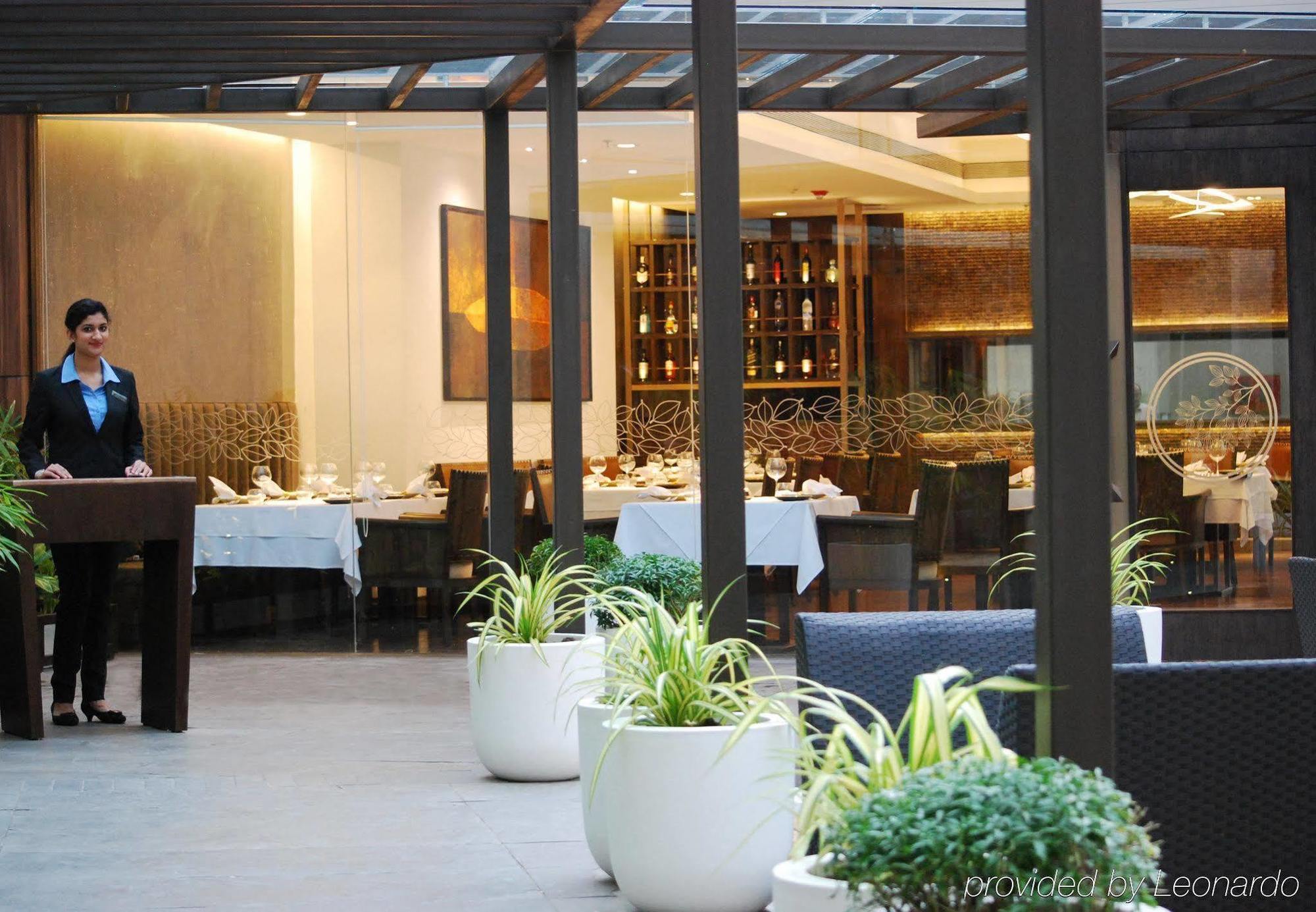 Hotel Courtyard By Marriott Kochi Airport Nedumbassery Exteriér fotografie The restaurant
