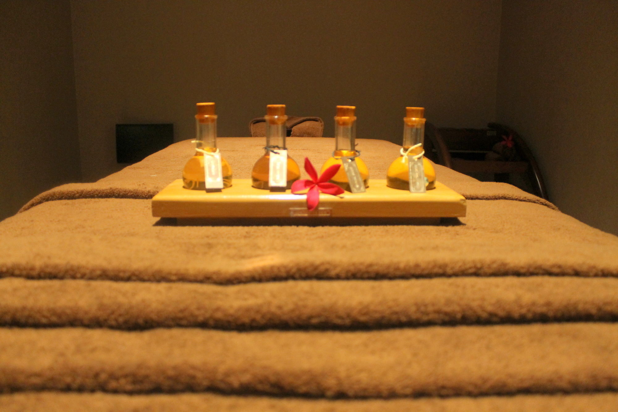 Hotel Courtyard By Marriott Kochi Airport Nedumbassery Exteriér fotografie A massage bed at a spa